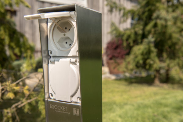 ESOCKET 900-F Color, Anschlusssäule mit Feller NEVO NAP Apparaten, Energiesäule für Ihren Aussenbereich auf der Terrasse oder den Garten.