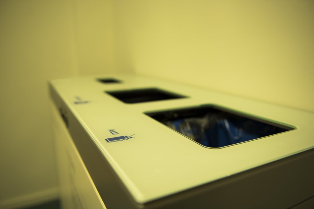 Abfallbehälter, PET, Alu, Papier, Recyclingstation, Wertstoffbehälter, Büro, Office, Innen, Drinnen, Recycling, Box, Bin, Schweiz