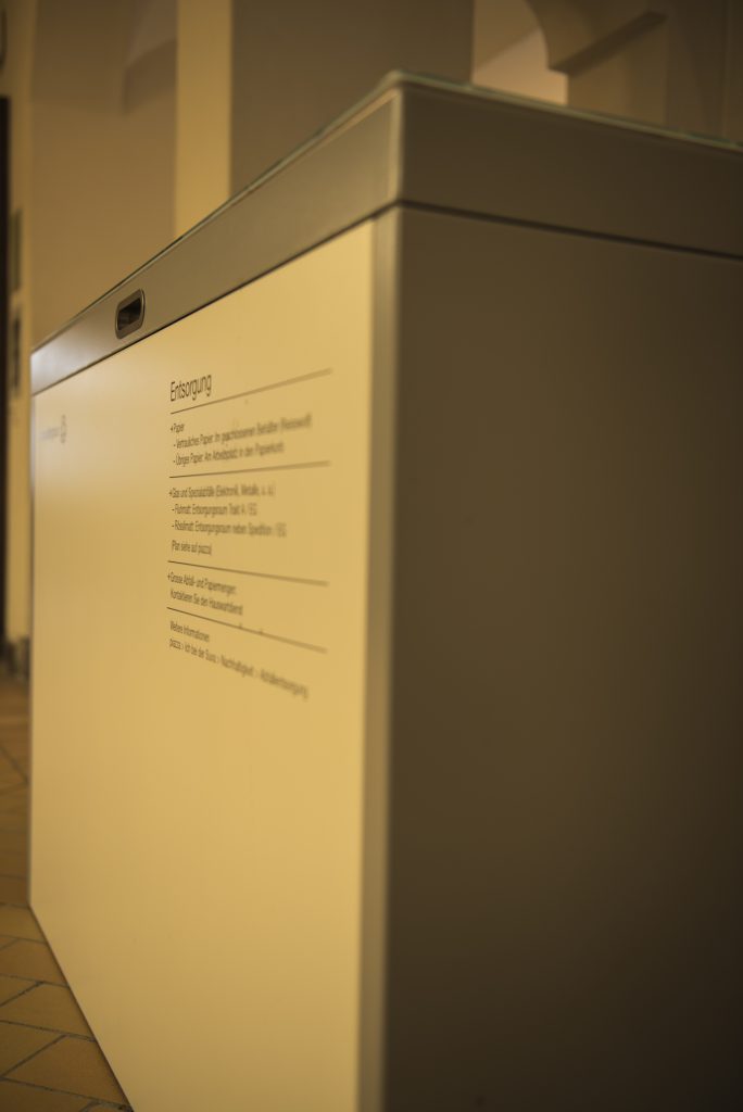 Abfallbehälter, PET, Alu, Papier, Recyclingstation, Wertstoffbehälter, Büro, Office, Innen, Drinnen, Recycling, Box, Bin, Schweiz