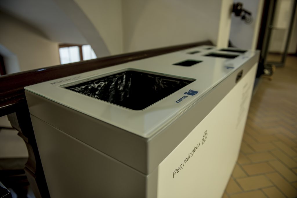 Abfallbehälter, PET, Alu, Papier, Recyclingstation, Wertstoffbehälter, Büro, Office, Innen, Drinnen, Recycling, Box, Bin, Schweiz