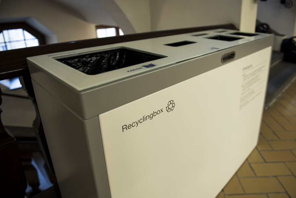 Abfallbehälter, PET, Alu, Papier, Recyclingstation, Wertstoffbehälter, Büro, Office, Innen, Drinnen, Recycling, Box, Bin, Schweiz