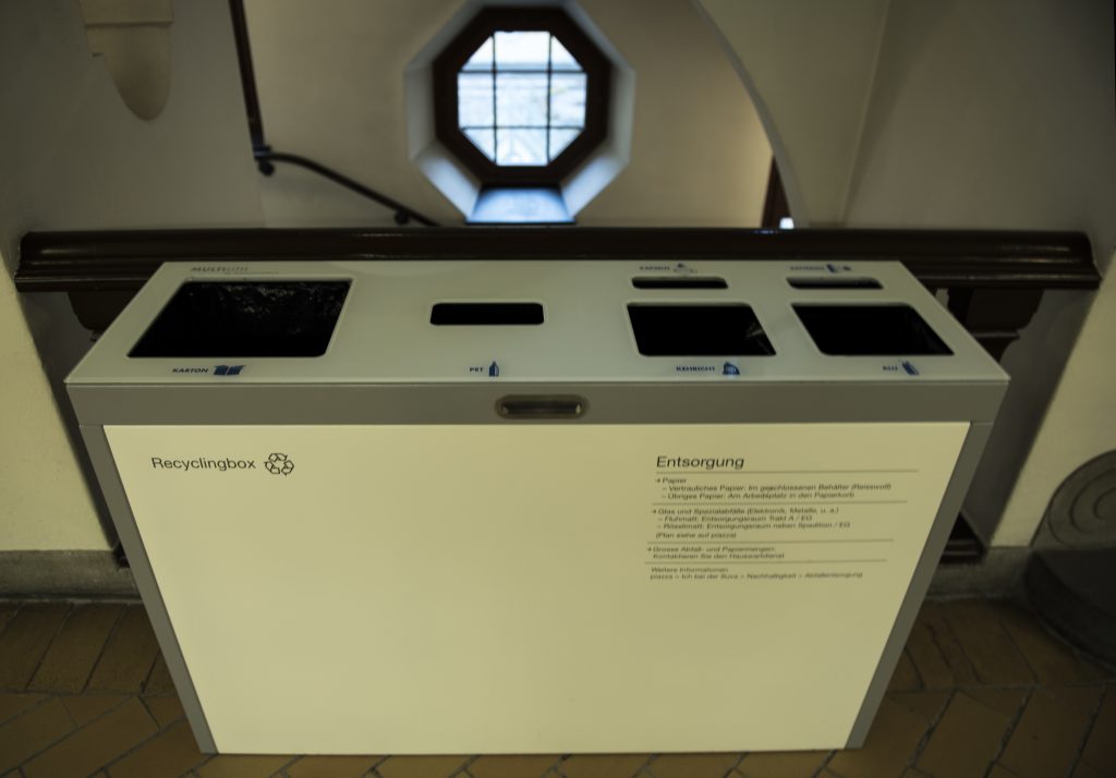 recycling supplies, Abfallbehälter, PET, Alu, Papier, Recyclingstation, Wertstoffbehälter, Büro, Office, Innen, Drinnen, Recycling, Box, Bin, Schweiz