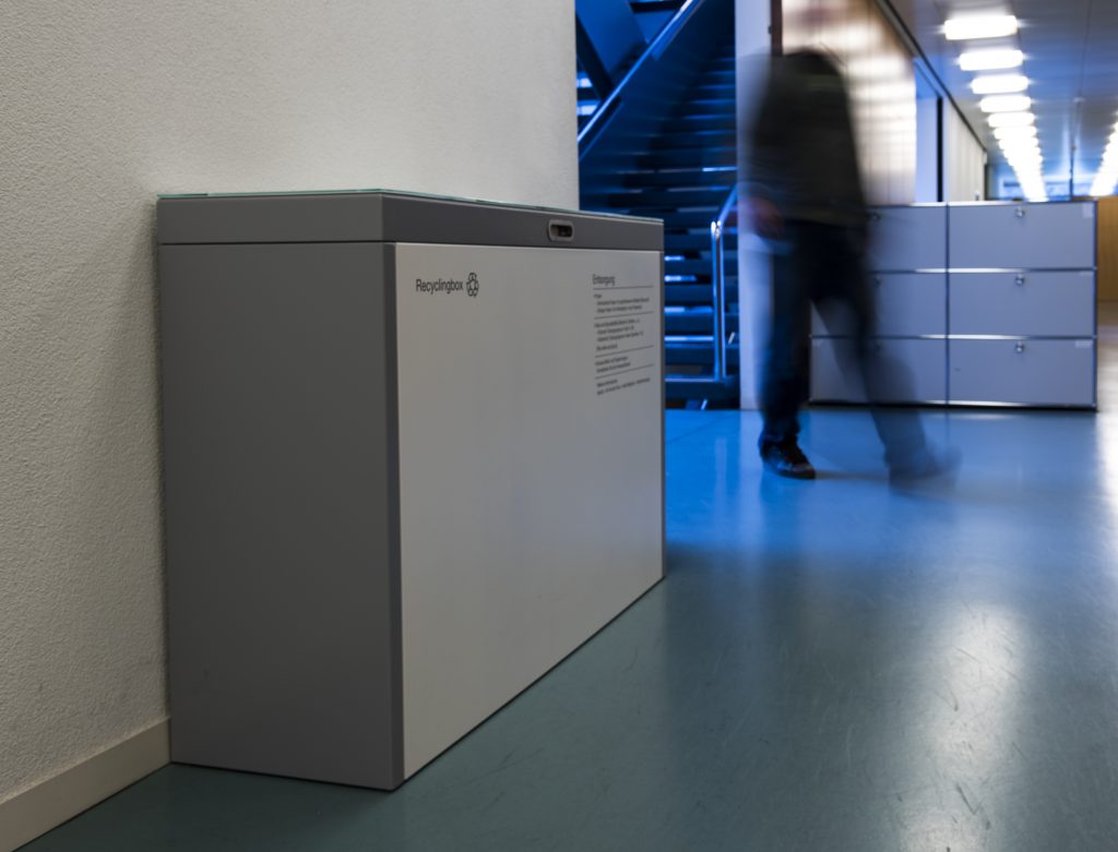 Recyclingstation, Recycling Station Innen, Recyclingstationen Büro, Recycling Stationen Edelstahl, Recyclingbehälter Drinnen, Recyclings Box PET, Abfallbehälter, Wertstoffbehälter, 110 Liter, Swissmade, Suva, Luzern, Schweiz