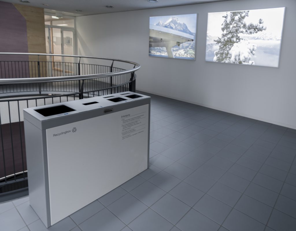 Recyclingstation, Recycling Station Innen, Recyclingstationen Büro, Recycling Stationen Edelstahl, Recyclingbehälter Drinnen, Recyclings Box PET, Abfallbehälter, Wertstoffbehälter, 110 Liter, Swissmade, Suva, Luzern, Schweiz