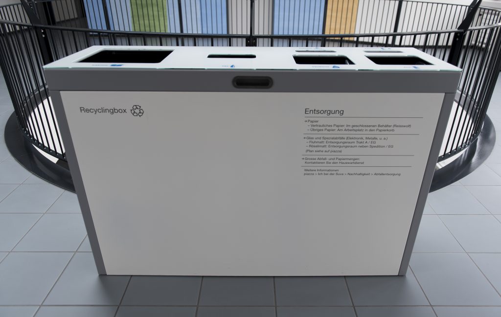Recyclingstation, Recycling Station Innen, Recyclingstationen Büro, Recycling Stationen Edelstahl, Recyclingbehälter Drinnen, Recyclings Box PET, Abfallbehälter, Wertstoffbehälter, 110 Liter, Swissmade, Suva, Luzern, Schweiz