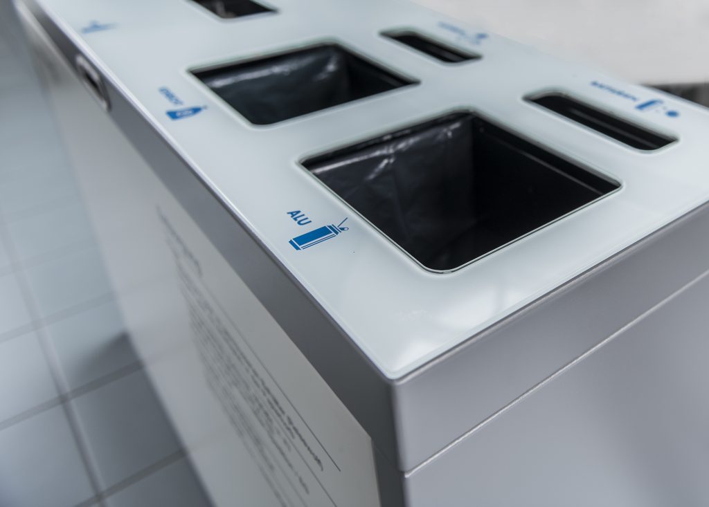 recycling supplies, Recyclingstation, Recycling Station Innen, Recyclingstationen Büro, Recycling Stationen Edelstahl, Recyclingbehälter Drinnen, Recyclings Box PET, Abfallbehälter, Wertstoffbehälter, 110 Liter, Swissmade, Suva, Luzern, Schweiz