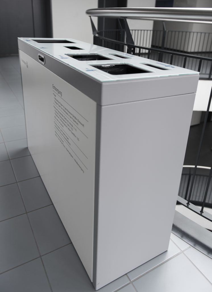 Recyclingstation, 110lt , Recycling Station Innen, Recyclingstationen Büro, Recycling Stationen Edelstahl, Recyclingbehälter Drinnen, Recyclings Box PET, Abfallbehälter, Wertstoffbehälter, 110 Liter, Swissmade, Suva, Luzern, Schweiz, waste management, Trasch, Recycle, Garbage, Recycling Bin