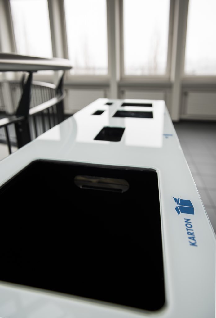 Recyclingbox, Recyclingstation, Recycling Station Innen, Recyclingstationen Büro, Recycling Stationen Edelstahl, Recyclingbehälter Drinnen, Recyclings Box PET, Abfallbehälter, Wertstoffbehälter, 110 Liter, Swissmade, Suva, Luzern, Schweiz, Trasch, Recycle, Garbage, Recycling Bin
