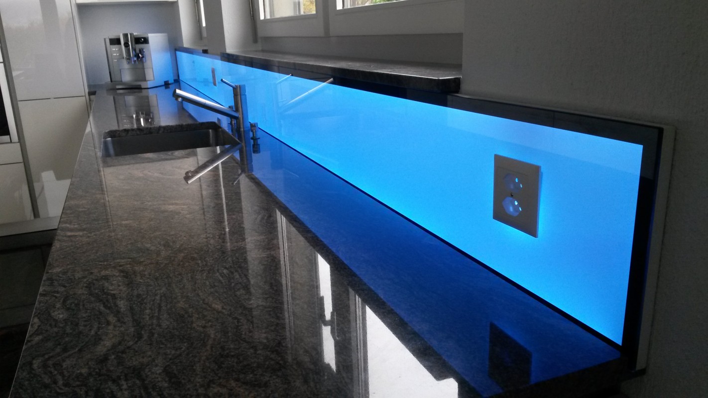 Küchenrückwand, homogen hinterleuchtetes glas mit led Rückwände küche
