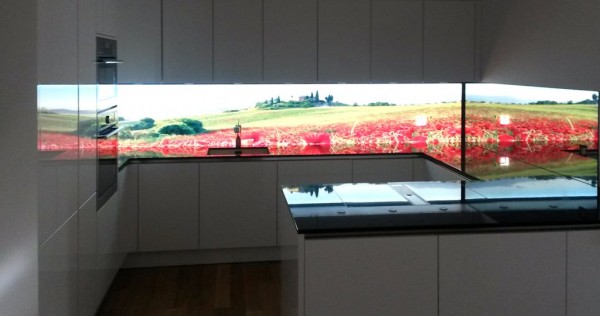 Beleuchtete Küchenrückwand Toskana, homogen leuchtende LED Glaswand, LED Glasrückwand, Leucht Rückwand, LED Pannel
