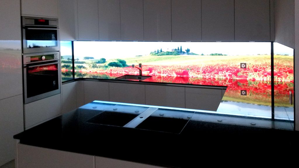 Bildergebnis für Hinterleuchtete Küchenrückwand Toskana, LED Flachleuchte, Leuchtpannel, Swissmade ind ESG Glas