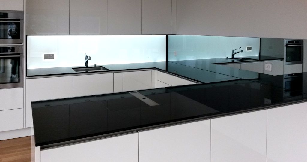 Beleuchtete Küchenrückwand Weiss, Flächenleuchte für Ihre Arbeitsfläche oder als Leucht-Bilderrehamen in Glas ESG