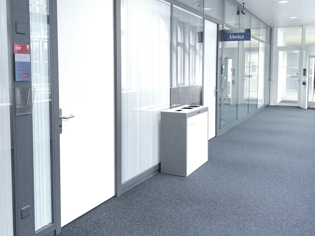 Multilith 3 Recyclingstation Swisslife, landscape furniture, public waste bins, Poubelle Recyclage, Recyclingbox, Entsorgungsstation, Abfalltrenner, Abfallbox, Recycling Büro, 110 liter, Swissmade