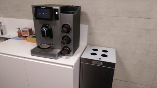 Recyclingstation, Bechersammler, Multilith, Thun,. Wirtschaftsschule, Edelstahl, Inox, Chromstahl, Kaffeebecher