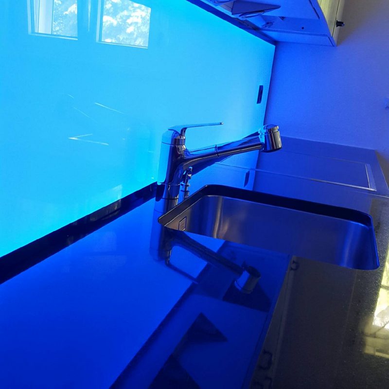 RGB Küchenrückwand, ESG Glas, Küchenwand, LED Leuchtwand, LED Flachleuchte