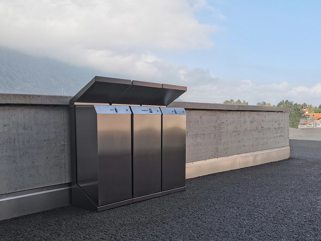 Q-Bin Recyclingstation, Moderne Wertstoffbehälter mit 110 Liter für den Aussenraum, Eingangsbereich, Pausenplatz