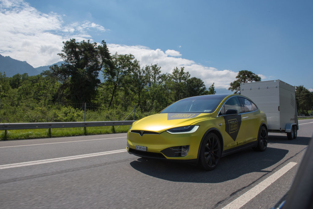 Wave Trophy 2018, der Tesla X als Materialtransporter mit Anhänger