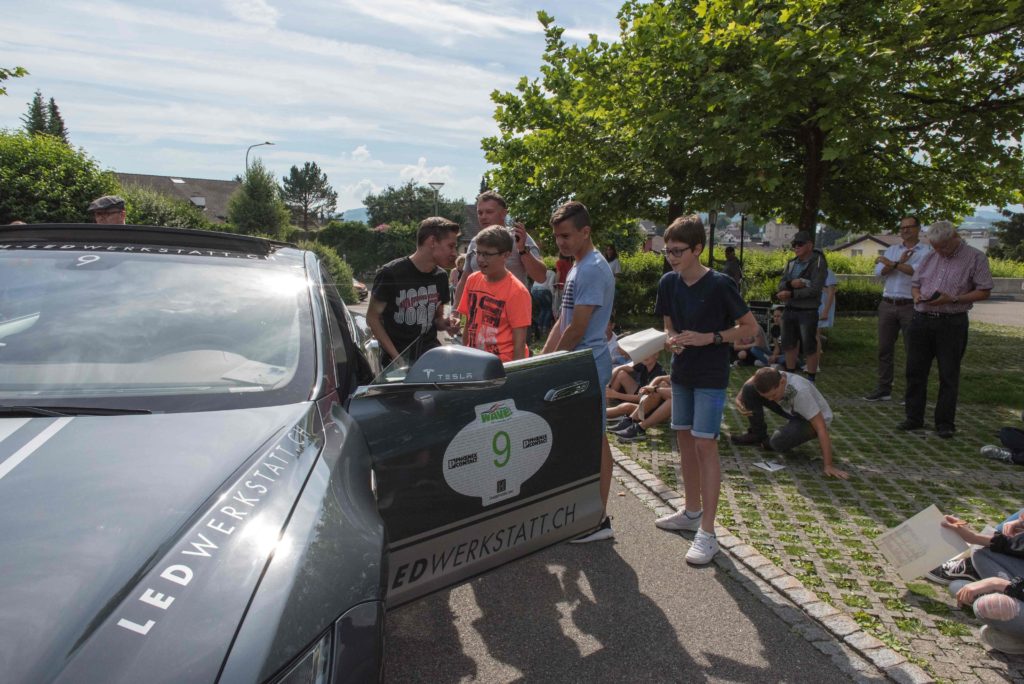 Wave Trophy 2018 Schüler erleben den Tesla Model S