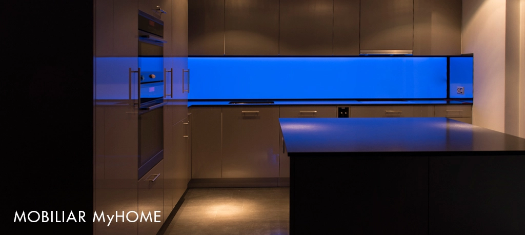 LED Küchenrückwand, Leuchtwand, RGB, Flachleuchte, ESG Glas hinterleuchtet, Küchen Deko, Kitchen wall