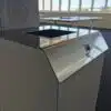 C1 Bin Weiss bei der Swiss in Kloten, 110l Kehricht aus Metall, modulare Recyclingbehälter für alle Wertstoffe, Recyclingstation Swiss Made