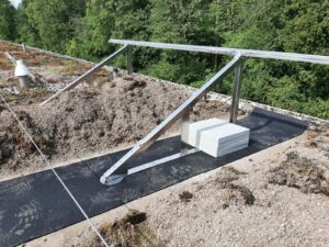 Solarmodul Ständer mit Gartenplatten beschweren für einen sicheren halt, Solar Anlage für Flach und Pultdächer mit geringer Neigung