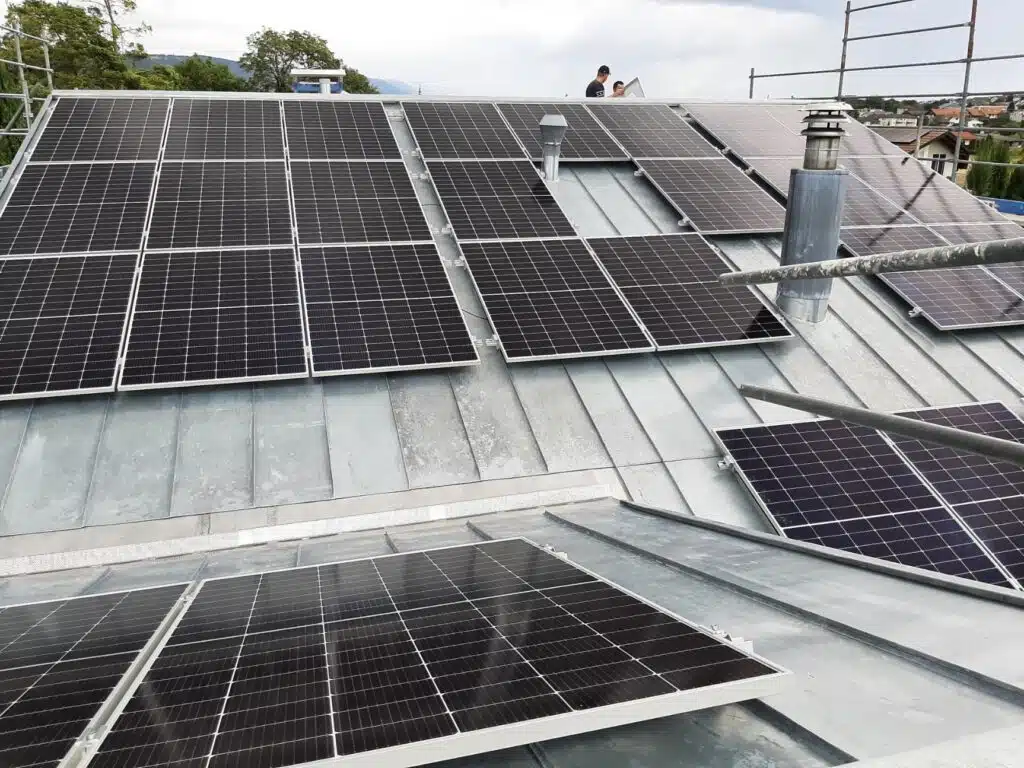 Solaranlage auf Blechfaltzdach montiert mit K2 Blechfalzklemme DS-midi
